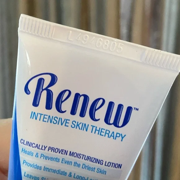 NWT Renew Intensive Skin Therapy Set with Travel Size - Picture 3 of 8